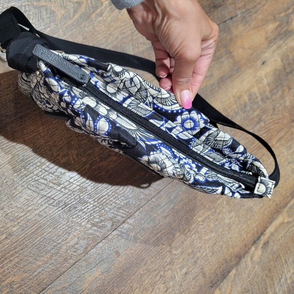 Vera Bradley Crossbody - Picture 4 of 10